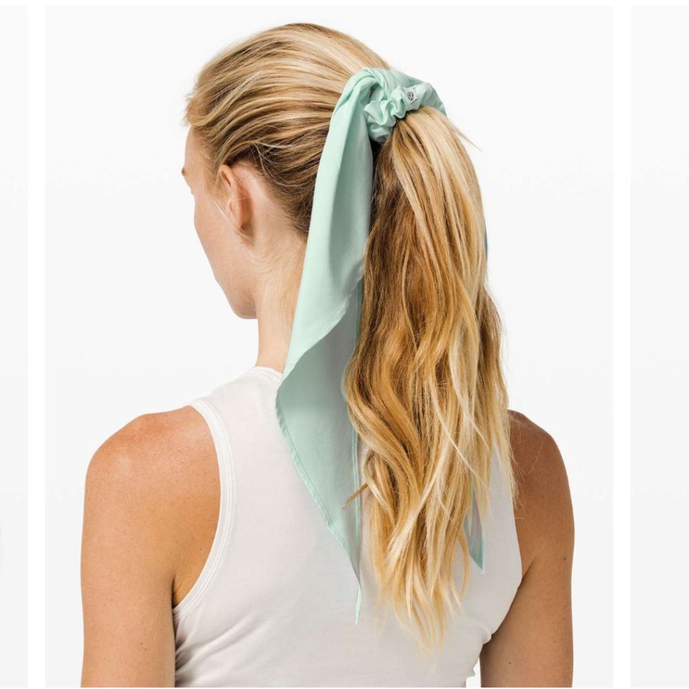 NWT Lululemon Uplifting Scrunchie Flow new with tags!